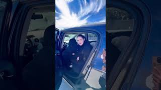 Arabaya Binemediği İçin Kızı Bagajdan Atıyor