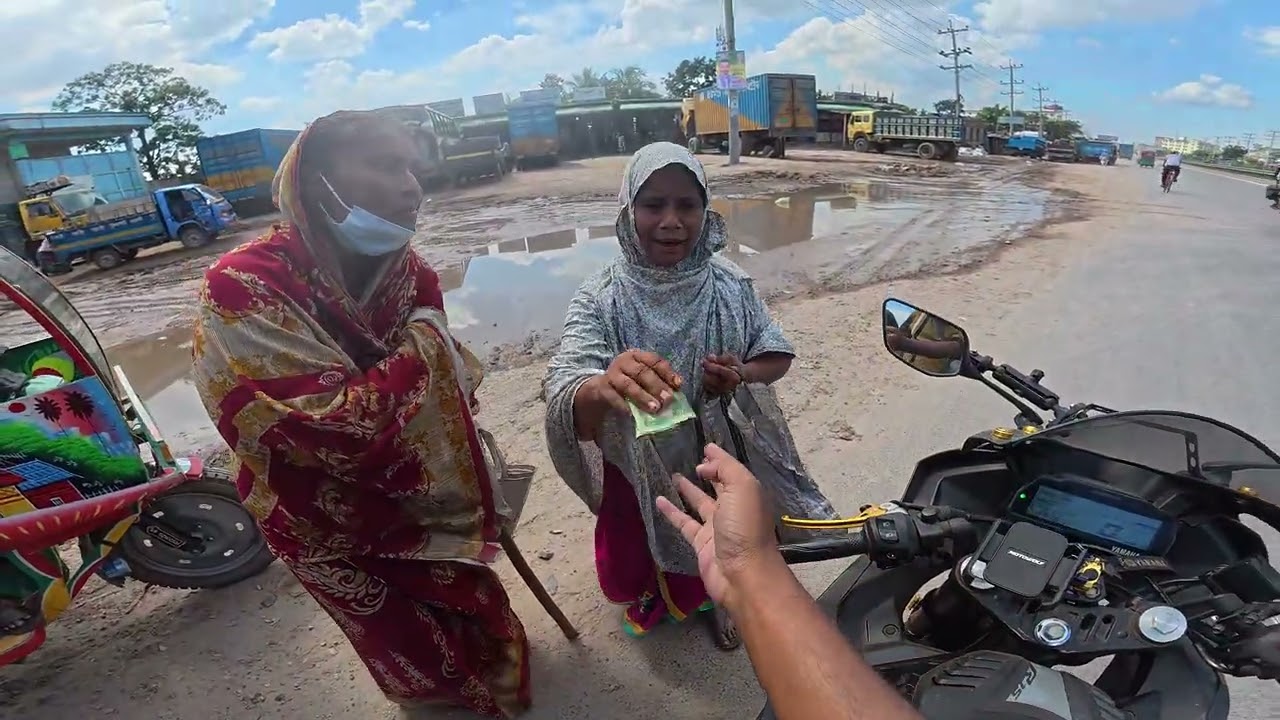 প্যারালাইসিস এ আক্রান্ত খালা, স্বামি মারা গিয়েছে, সংসার চলে ভিক্ষা করে