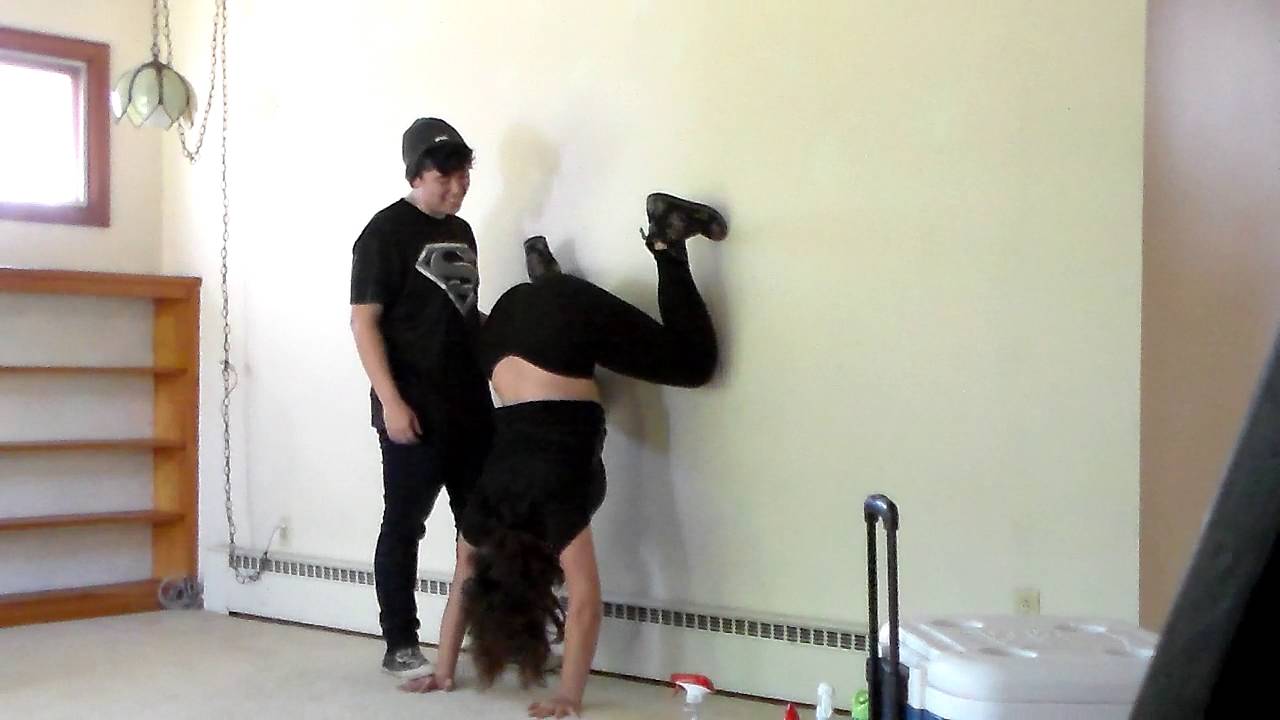 WALL TWERK FAIL - YouTube