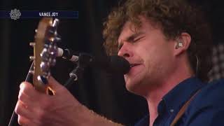 Video thumbnail of "Vance Joy - Fire and the Flood (Live 2017)"