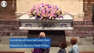 Hundreds of mourners pay their respects to Barbara Bush