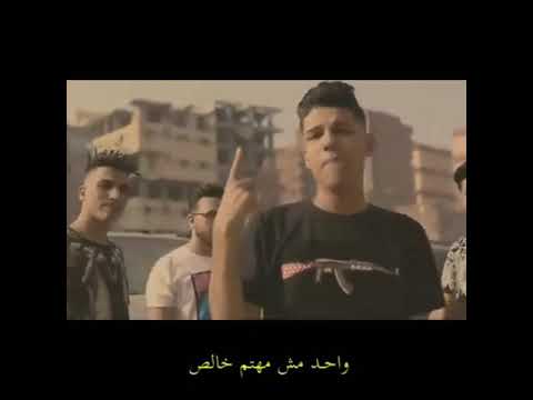 بشوف اتنين جوه المرايا والتاني بيموت فيكي بالعبايه