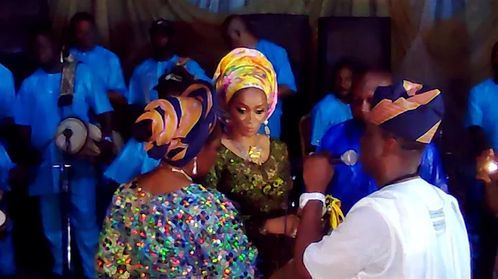 FOLASHADE OKOYA SHOCKED K1 DE ULTIMATE WITH MONEY DURING BURIAL CEREMONY OF ALHAJA MONDIAT ADEOSUN