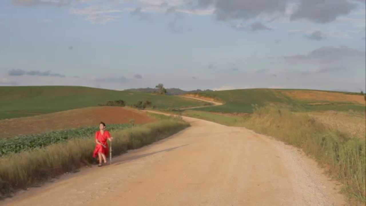 À espera (Waiting) - YouTube