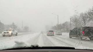 Conducir en la Tormenta de Nieve en Canada