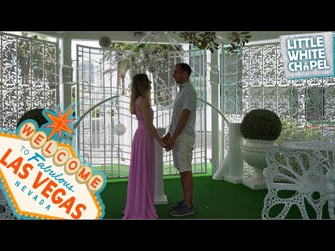 Видео: Черно-белая мультяшная свадебная часовня в Лас-Вегасе