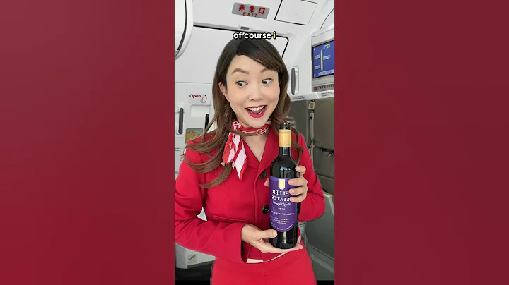 Flight attendant gives VIP treatment for fellow crew member 😍