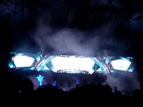 新加坡 诺亚方舟世界巡回演唱会 25-02-2012 opening act.MPG