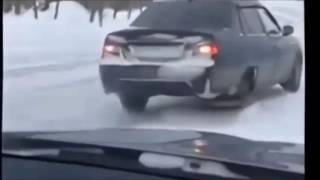 Чувак мочит на нексии!!Прикол!Вместо колеса сани!!! Чувак мочит на нексии!!Прикол!Вместо колеса сани!!!