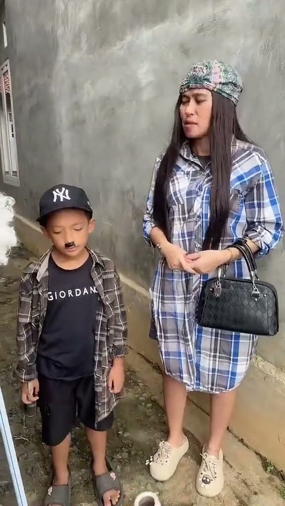 Vidio kocak dan gokil @nyaikembang1nyaikembang1 /di tinggal mama papa naik kereta?