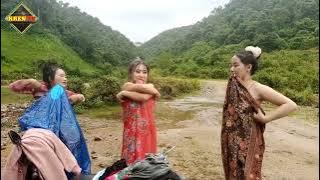 ngintip gadis - gadis desa mandi di sungai