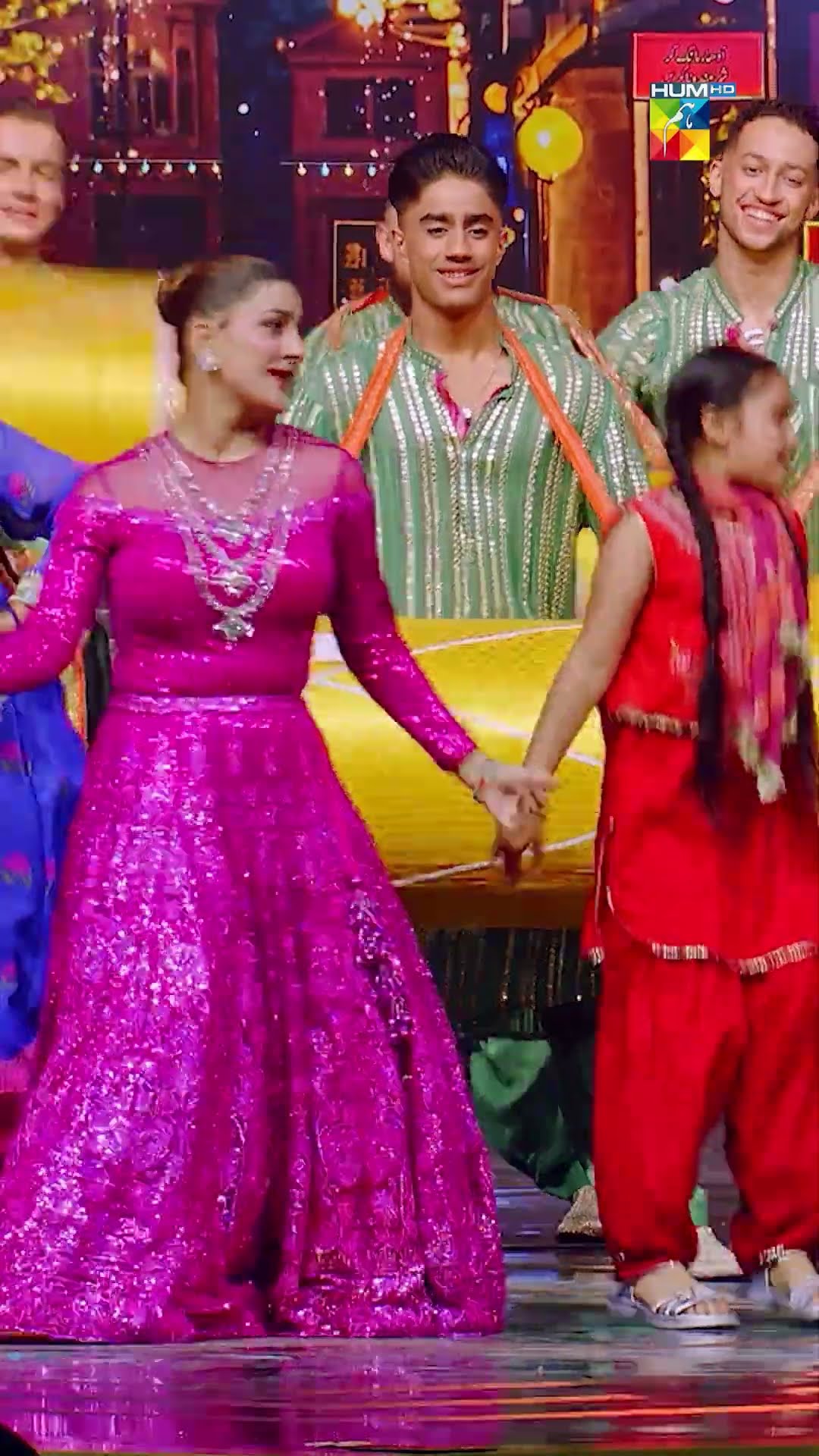 Kubra Khan \u0026 Farhan Saeed's Electrifying Performance | 9th HUM Awards Dubai ?#kubrakhan #farhansaeed