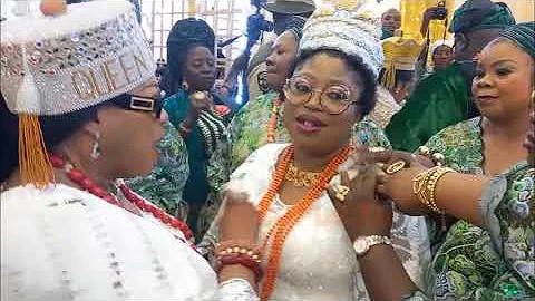 Watch How Iyalaje Oodua, Princess Toyin Kolade Dazzles @ Ooni Of Ife Wedding