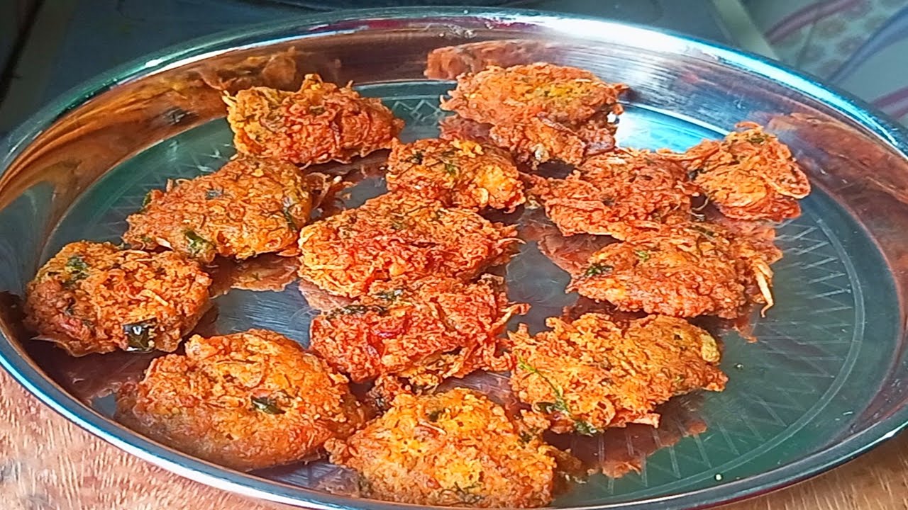 ইফতারে মুচমুচে পেঁয়াজু তৈরি করুন বাসায়/Make crispy onions at home for iftar। বাঙালি খাবার।।