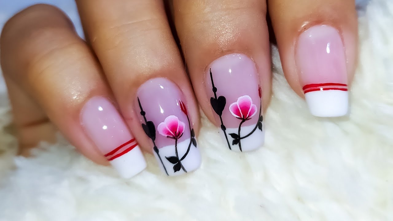 unhas decoradas com a mão não dominante