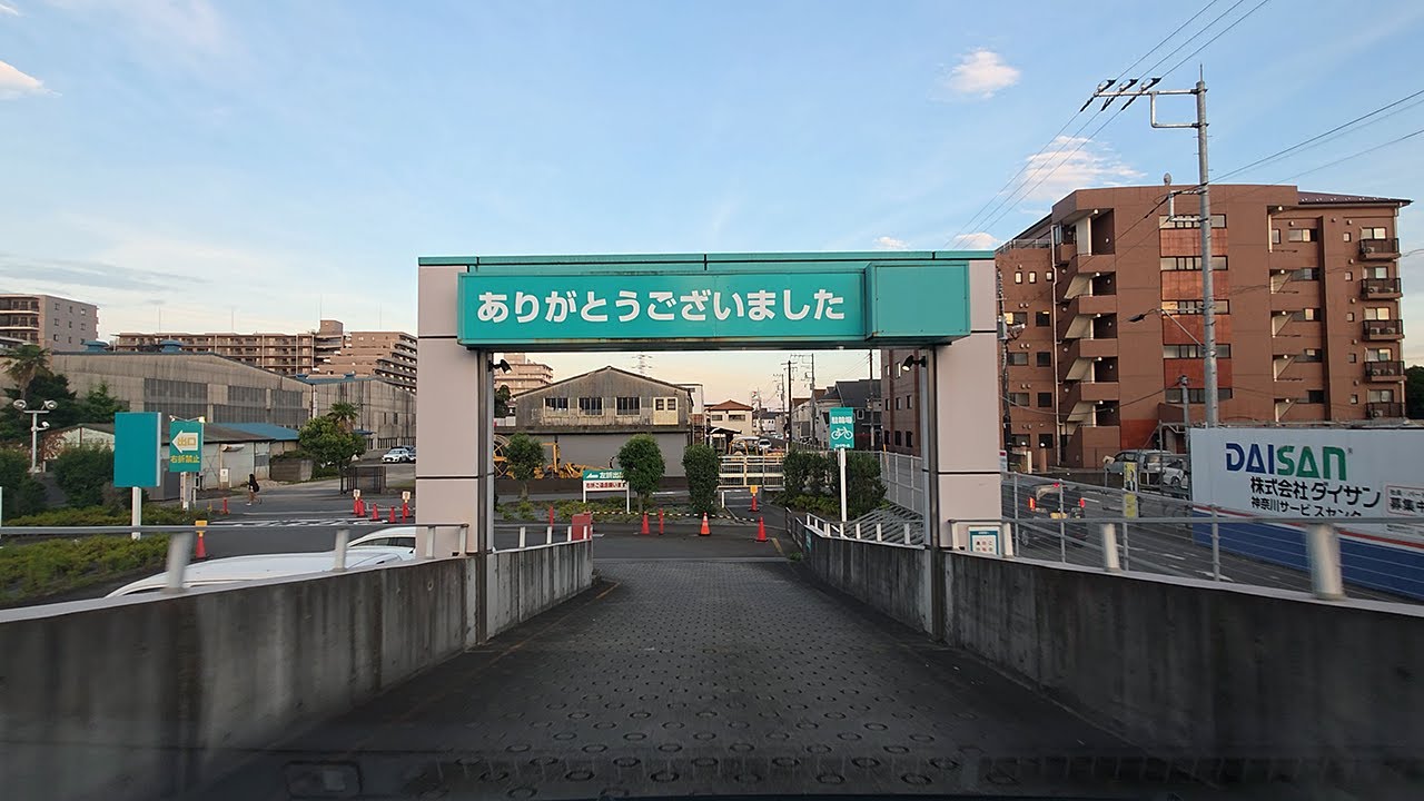 ニトリモール相模原『立体』駐車場出口から｜相模原市 南区 大野台 ショッピングモール