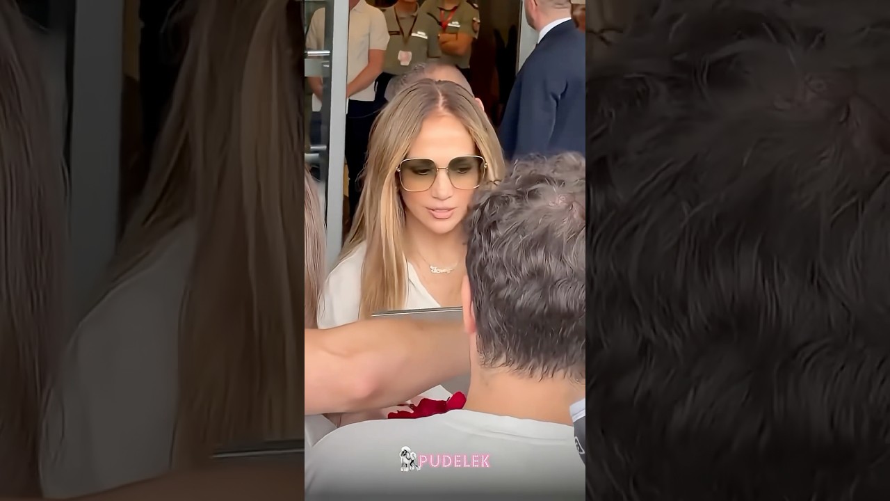 Jennifer Lopez Signs Autographs 