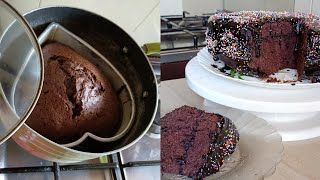 Kupika keki Ya Chocolate kwenye Jiko La Gas Na kupamba Bila kifaa Maalum|Chocolate cake without Oven