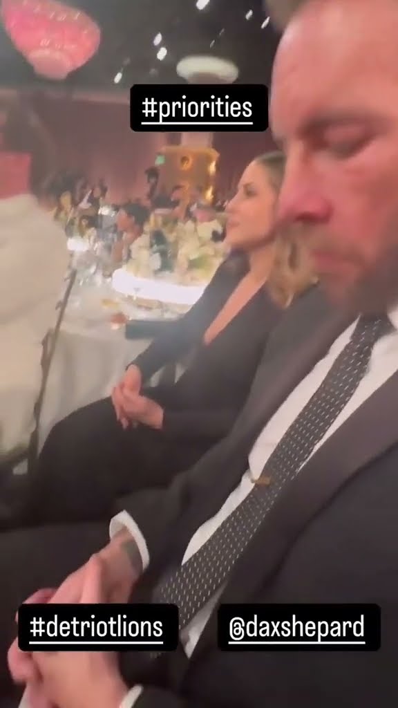 The Golden Globes couldn’t stop Dax Shepard from watching the Lions ? (via @kristenanniebell/IG)