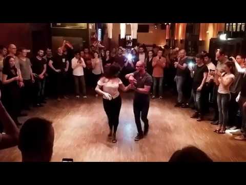 Hoy Se Bebe Grupo Extra Dominican Bachata Alejandro Peca Francia Flor Youtube
