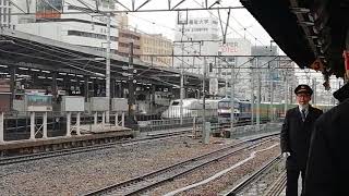 目の前で指さしサービスをしてくれました!。新幹線と同時に出現!。U49A搭載。EF210 317号機牽引福岡タ発名古屋タ行56レ名古屋通過