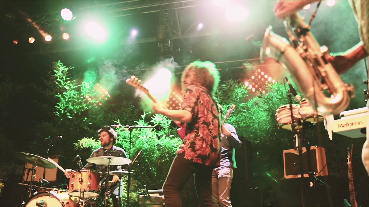 L'Orage - Ganesh blow his Saxophone