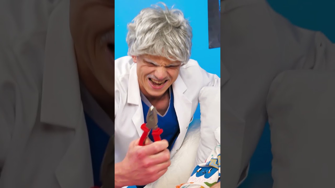 OH NO!!! This Doctor Is Crazy!👨🏻‍⚕️🤪 