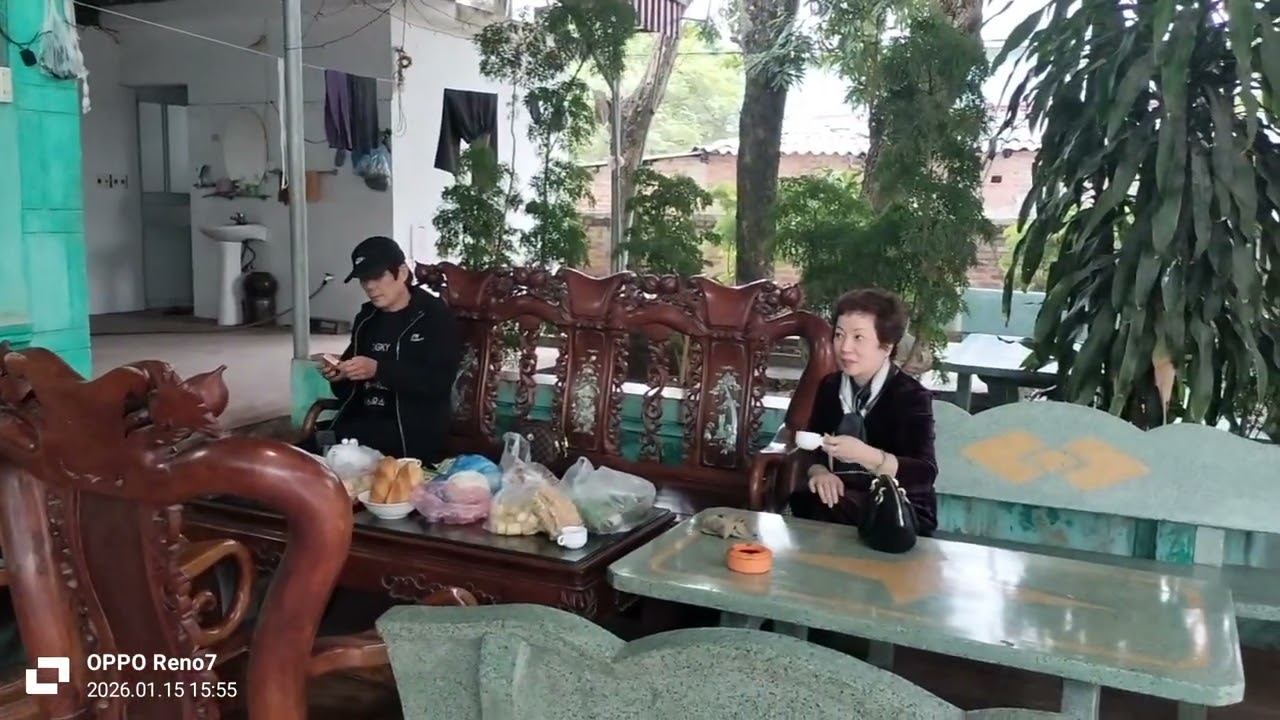 Anh chị ở Hà Nội về hát vui