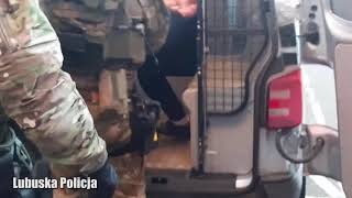 Bagnetem Zaatakował Policjantów. W Mieszkaniu Posiadał Blisko 2 Kilogramy Narkotyków