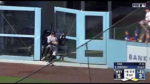 AARON JUDGE BREAKS OPEN THE DODGERS’ BULLPEN DOOR TO MAKE INSANE CATCH