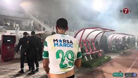غضب عارم ... الجماهير الرجاوية تنفجر في وجه اللاعبين بعد التعادل أمام اتحاد طنجة