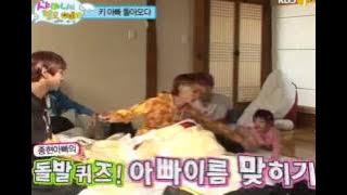 Onew sleeping on Minho's lap~ How cute~!  XD