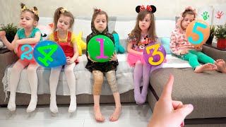 картинка: Eva learning colored numbers | Ева учит