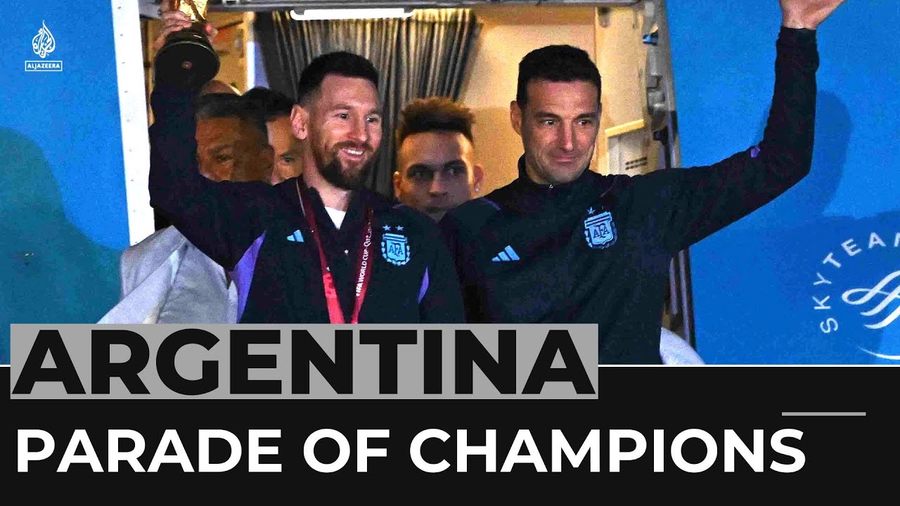وصل منتخب الأرجنتين، الفائز بكأس العالم، إلى بوينس آيرس وسط حشود غفيرة.