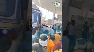 🚨 Fuel queue turns violent in Washim, Maharashtra – people attacked each other with diesel cans