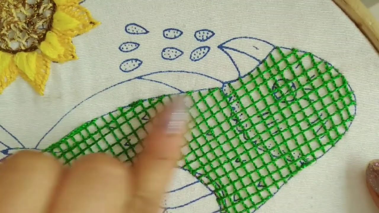 Фэнтезийная вышивка «Попугай или длиннохвостый попугайчик» №2 / Фэнтезийная вышивка с заполнением...