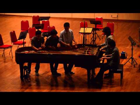 5-guys-on-1-piano!---what-makes-you-beautiful-(one-direction)---isi-yogyakarta-version