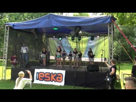 Cheerleaders Future4 Park
