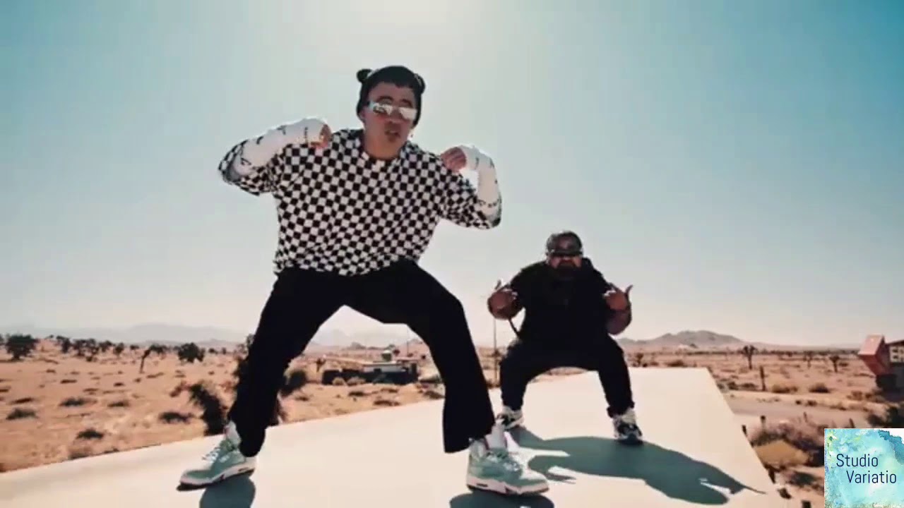 Bad Bunny ¿QUIEN TU ERES? VIDEO OFICIAL (VARIATIO) - YouTube