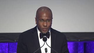 Dr. Harry Lee Williams  accepts the Educational Leadership Award