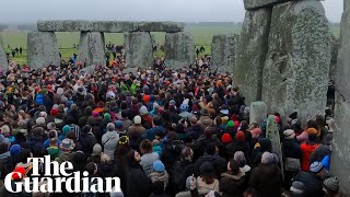 Record crowd celebrates winter solstice at Stonehenge