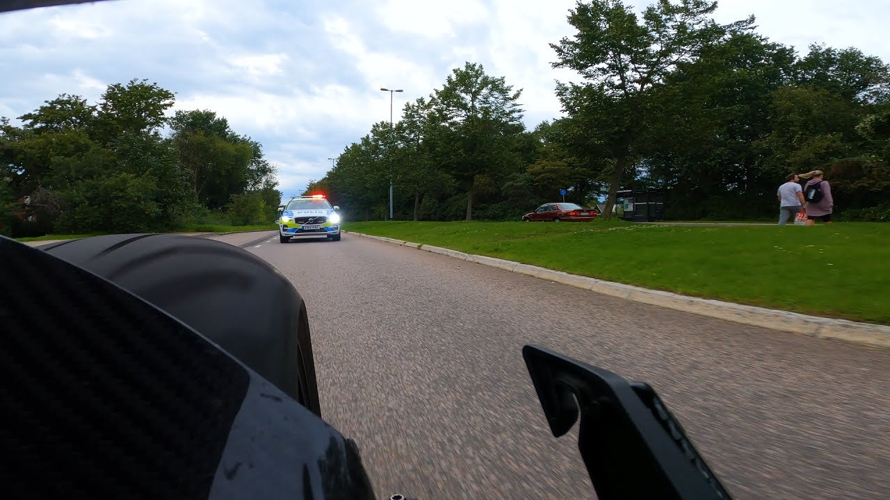 Kawasaki z1000 vs Swedish Police #4