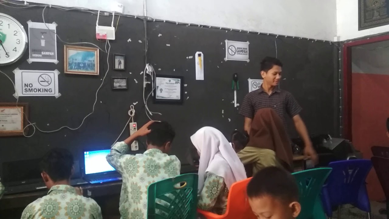 Meja operasi komputer YouTube