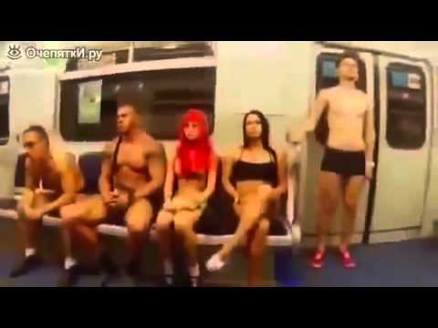 prikoli-z-golimi-devchatami-zrelie-tetki-v-vannoy