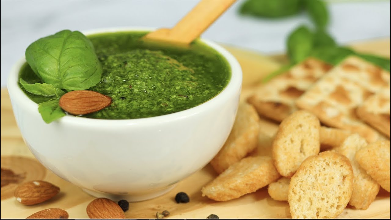 CÓMO HACER PESTO DE ALBAHACA - Fácil y rápido!