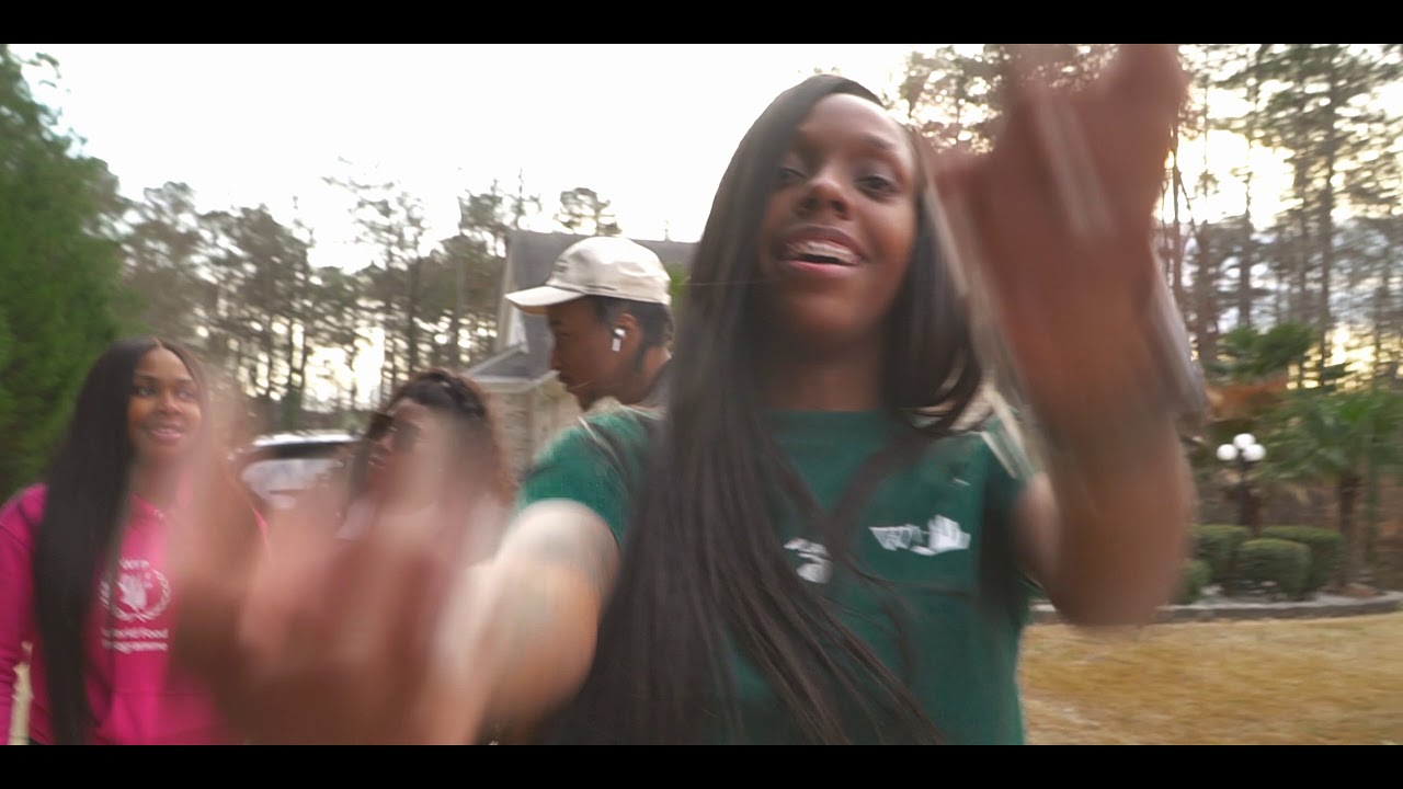 MAC MONROE x I AINT TRYNA TALK (OFFICAL VIDEO) auf YouTube ansehen MAC MONROE x I AINT TRYNA TALK (OFFICAL VIDEO) auf YouTube ansehen