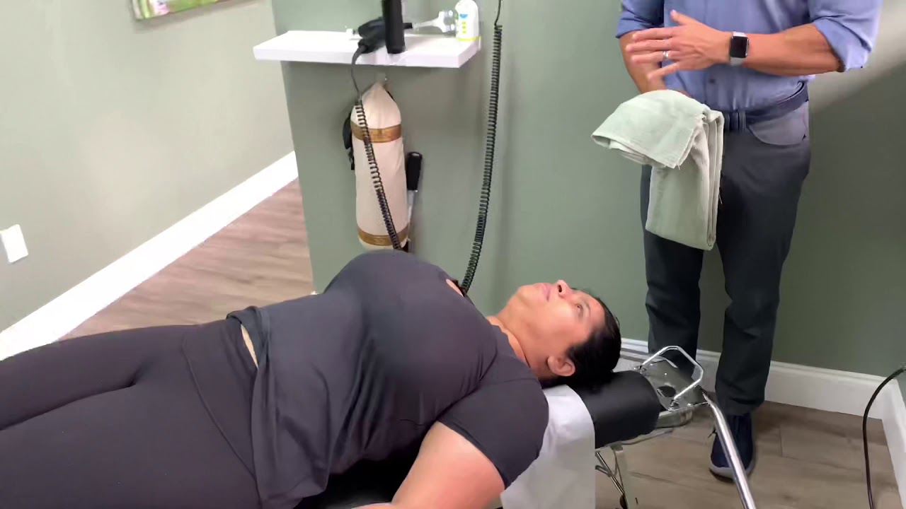 Rapid Spinal Decompression Adjustment on 1st visit! - YouTube