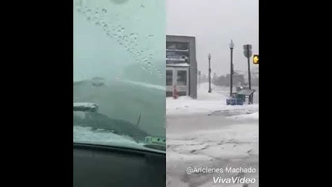 Tempestade de neve , faz mar transbordar em boston estados unidos