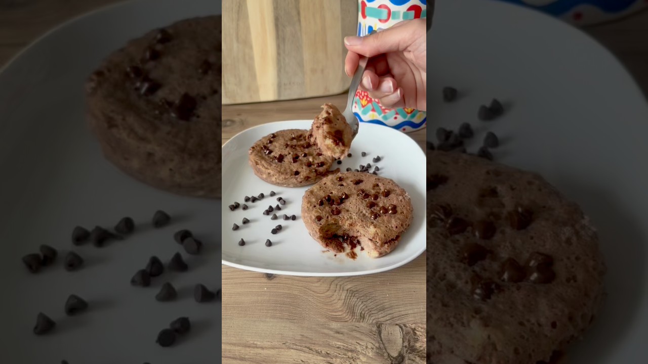 🍫 FLOURLESS CHOCOLATE BANANA CAKE (5 MINUTES!) #easyrecipes #highprotein  #healthysnack  #chocolate