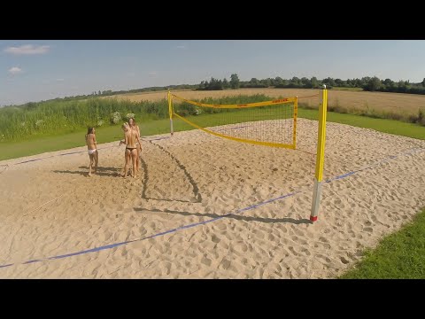 Sexy girls at the beachvolleyball court - Team Airster